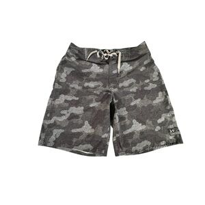Under Armour HeatGear Camo Board Shorts Men's 32 Gray Swim Trunks Surf Loose Fit